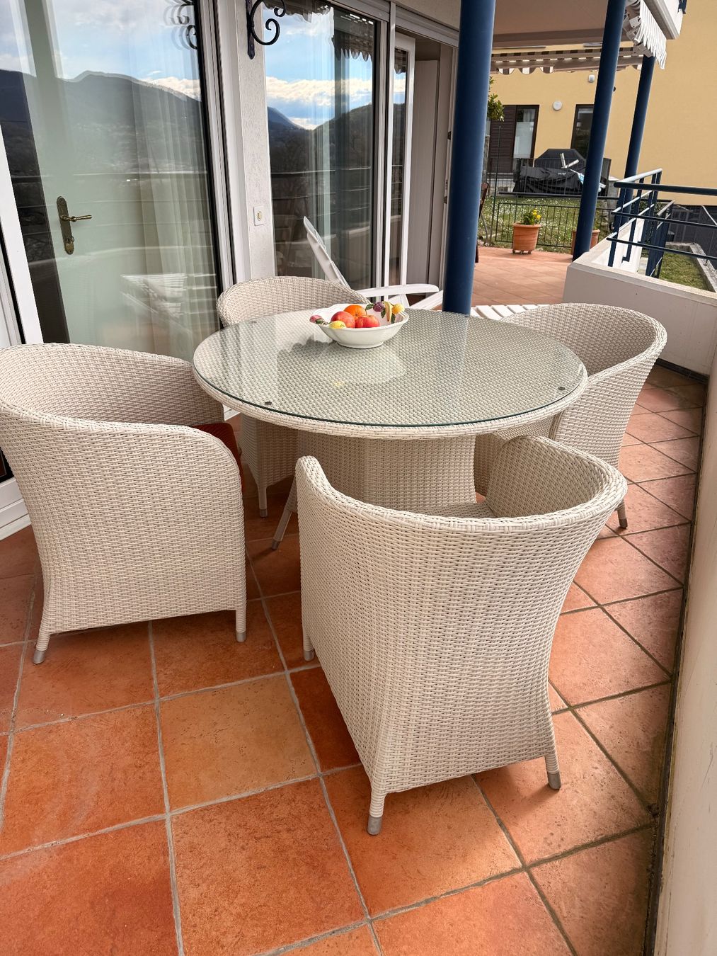 Hunn Set di tavolo e panche: Set da giardino in rattan – Usato da Wollerau venduto da mac_99rn 2