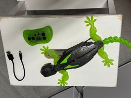 lézard télécommandé qui "colle" au mur