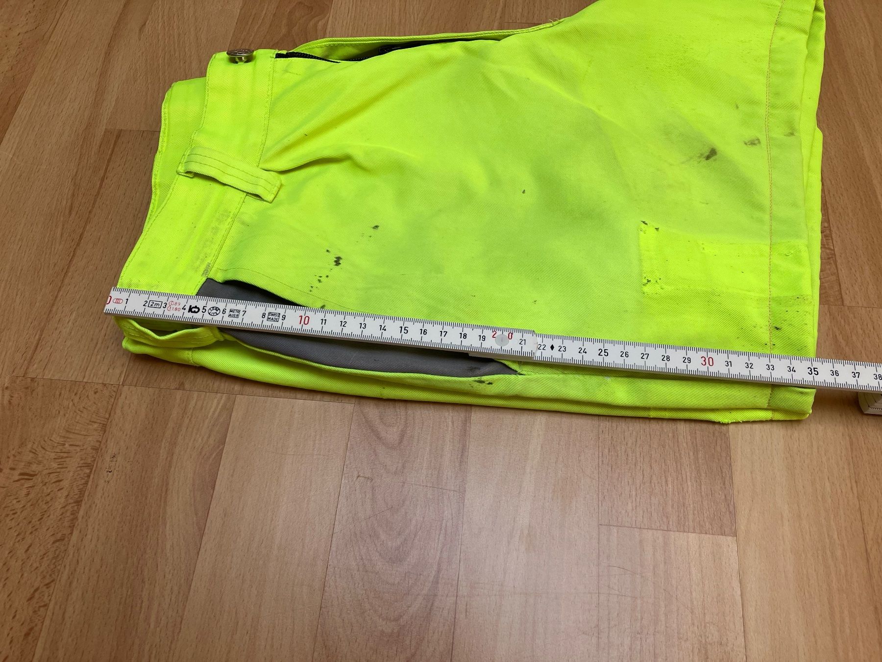 Hosen: Arbeitskleidung kurze Hose gelb Gr.48 – Gebraucht aus Bettwiesen von Zustand57 7