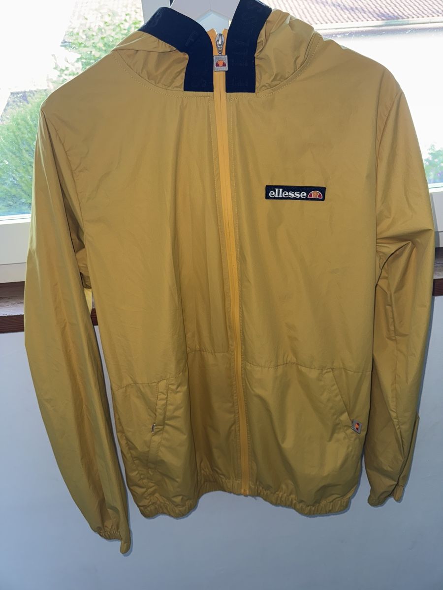 Ellesse Jacken: Regenjacke Ellesse Grösse M – Gebraucht aus Sirnach von ale_8nkh