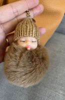 Taschenanhänger Babypuppe mit Plüschkugel braun