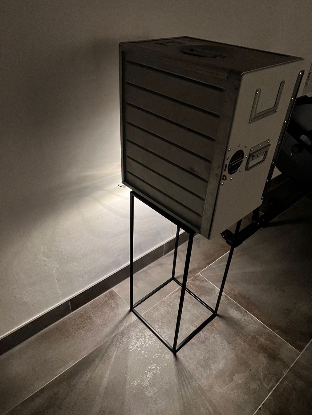 Altro in Aeronautica: Edelweiß Flugzeugtrolley Designer Kommod – Usato da Fruthwilen venduto da bodensee_manufaktur 8