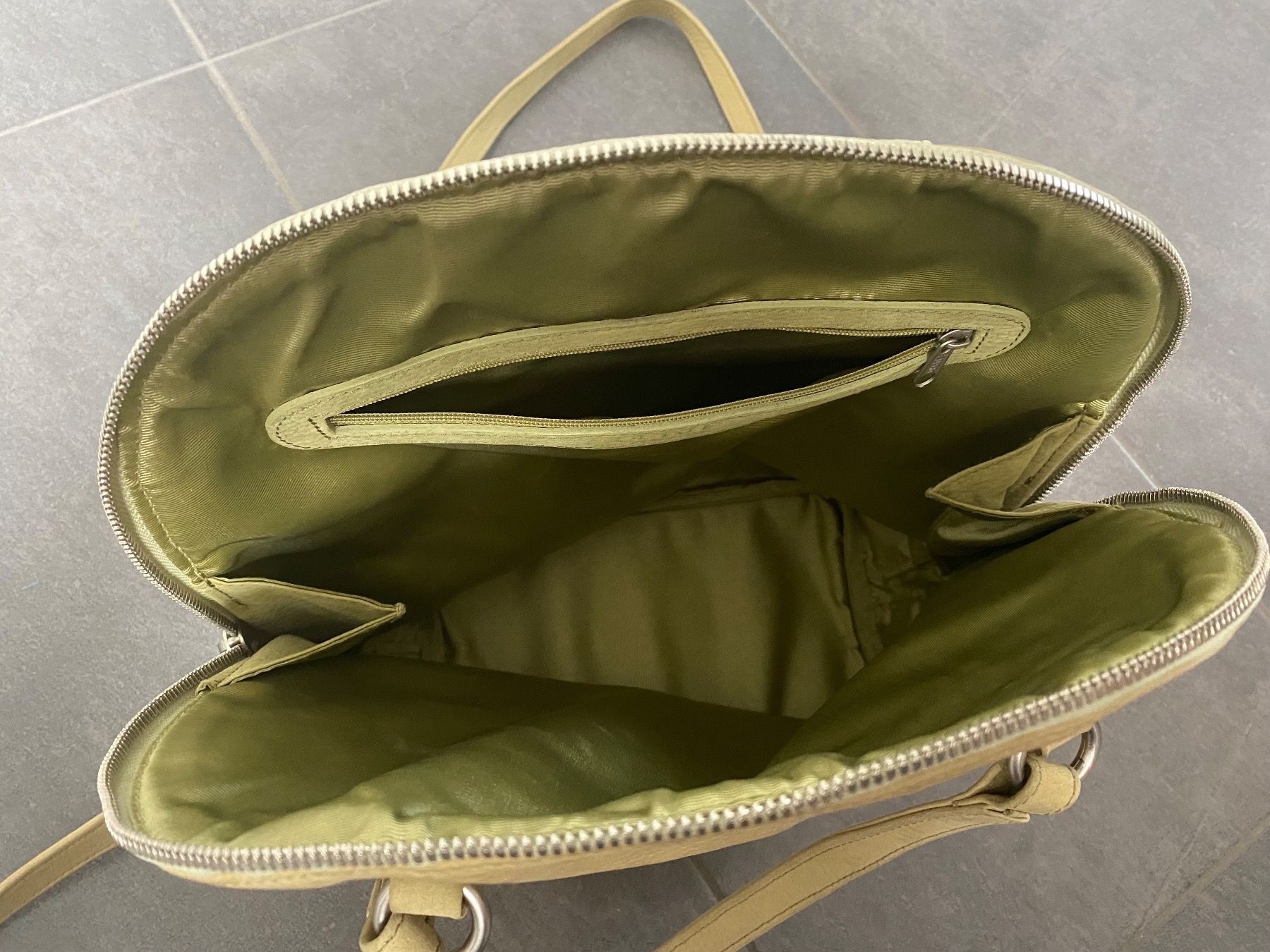 Esprit Borse da donna: Sommerliche Ledertasche Esprit – Usato da Tagelswangen venduto da lykainion 2