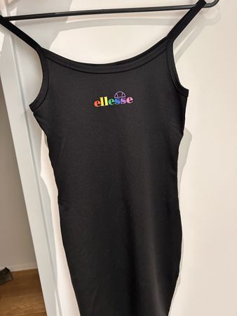 Schwarzes Ellesse Kleid, Gr. 34, eng, neuwertig