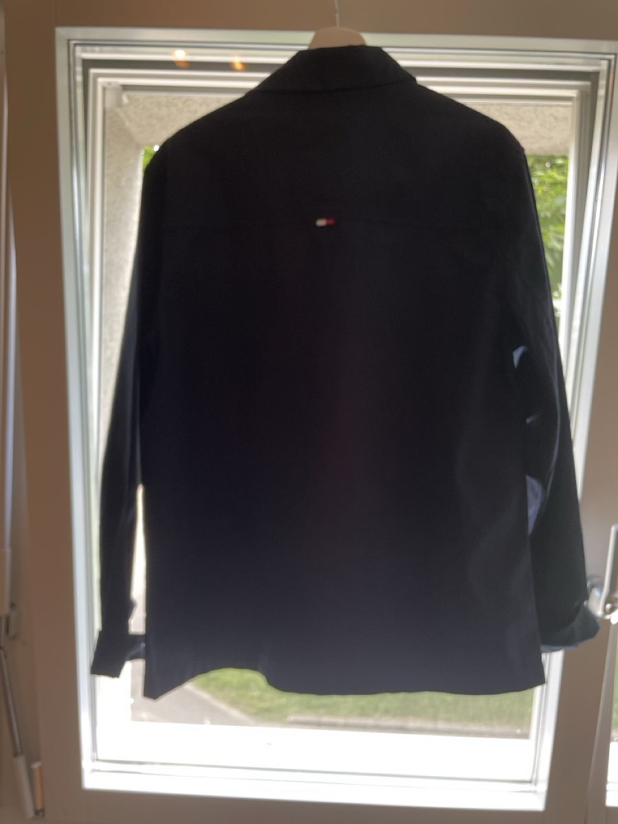 Tommy Hilfiger Giacche: Details Diese Jacke kombiniert das Design eines klassischen – Nuovo e nell'imballaggio originale da Volketswil venduto da mar_7fvr 2