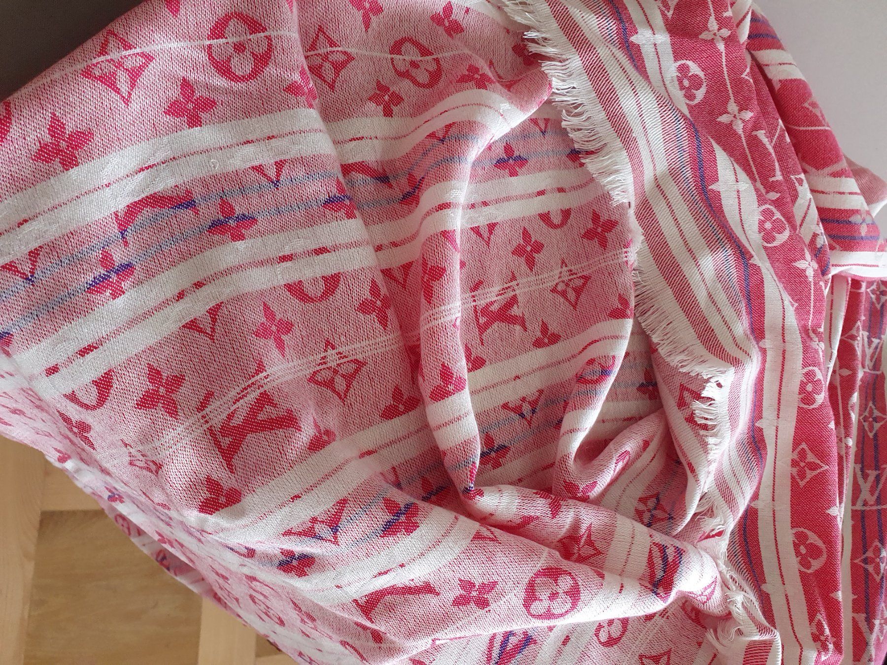 Louis Vuitton Foulard & Sciarpe: LOUIS VUITTON, SCHAL, Seide /Wolle, Special Edition – Nuovo (secondo la descrizione) da Lausanne venduto da Robino777 4