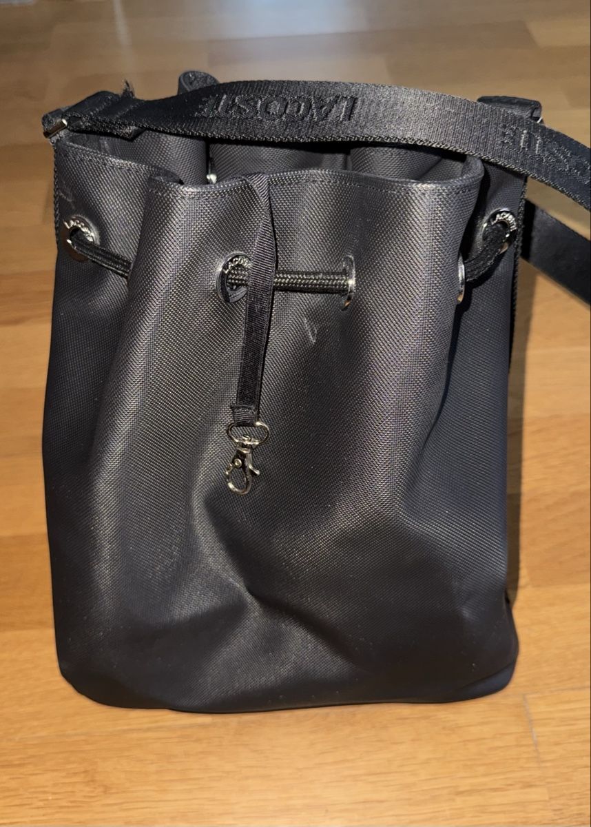 Lacoste Borse da donna: Lacoste Beuteltasche schwarz – Usato da Gümligen venduto da morticiaaddams 3