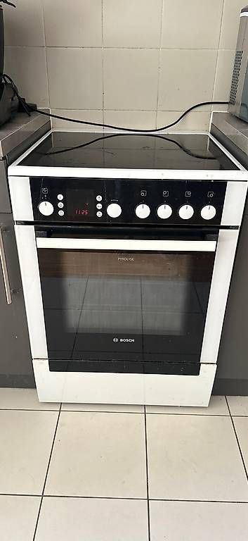 Backöfen: Four Bosch  – Gebraucht aus Plan-les-Ouates von emma1981