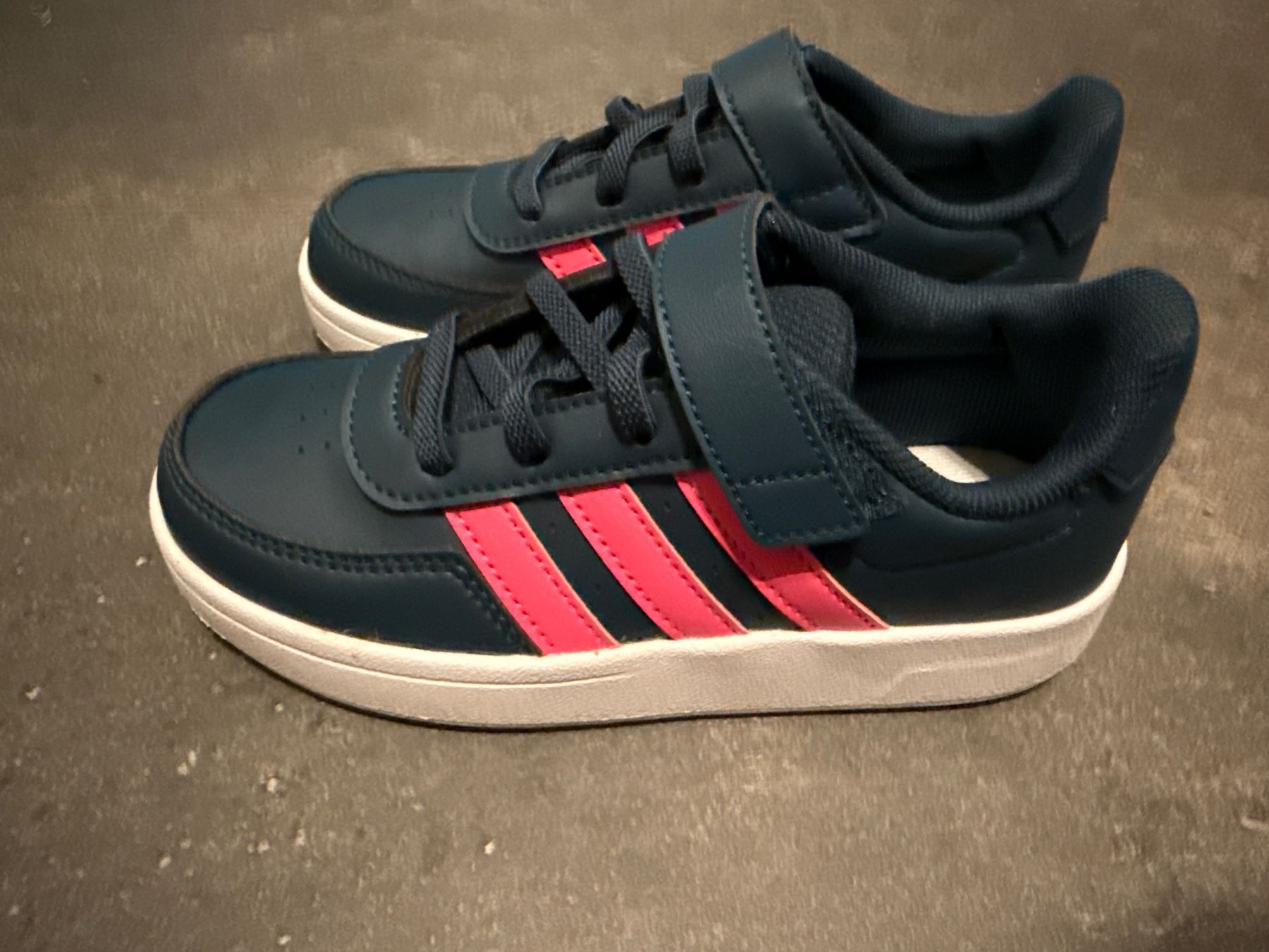 Adidas Scarpe per ragazze: Adidas Turnschuhe Gr. 29 NEU – Nuovo e nell'imballaggio originale da Worblaufen venduto da Savanne05
