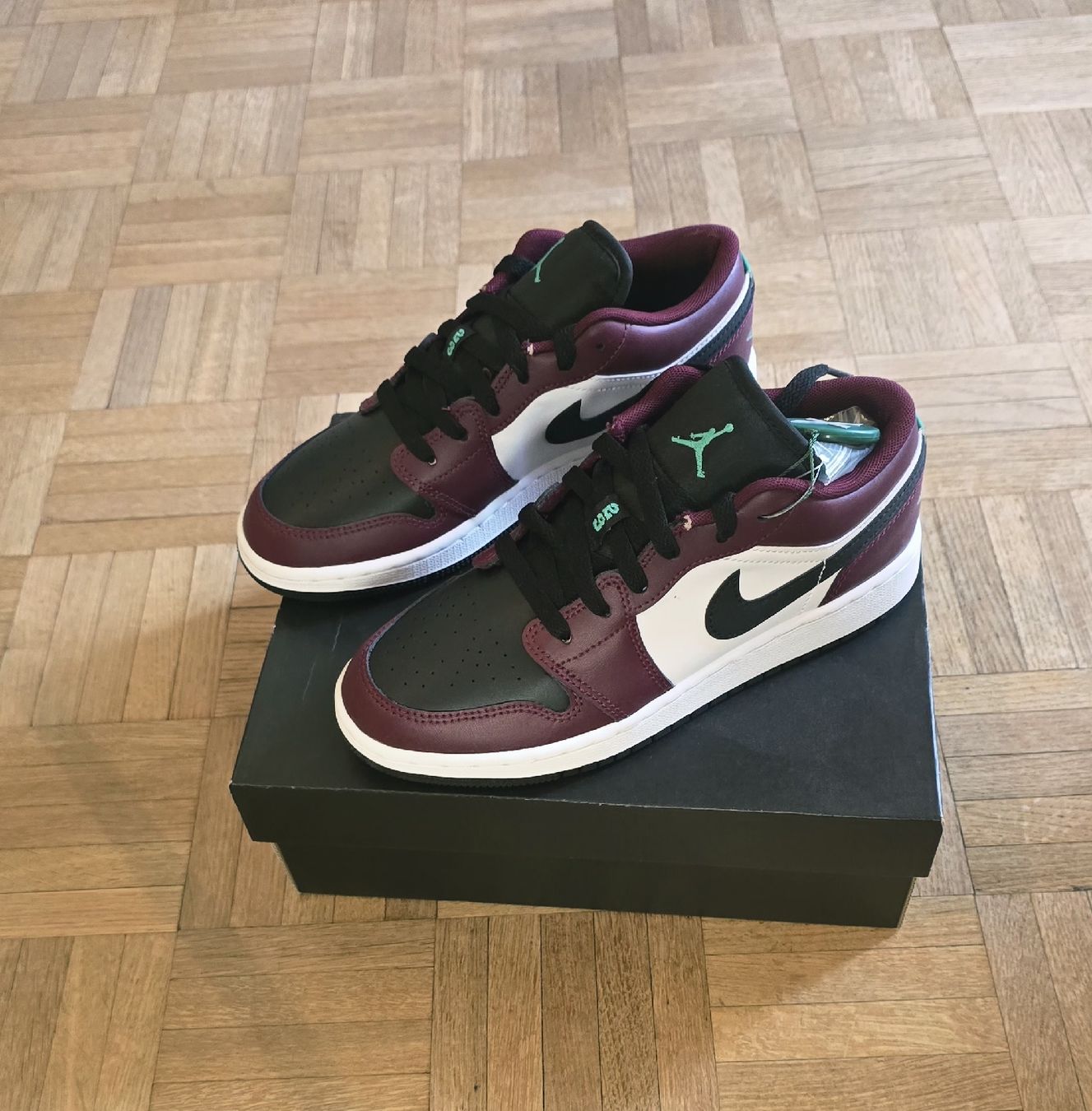 Jordan Damenschuhe: Neu Air Jordan 1 low Se Gr. 36,5 – Neu und originalverpackt aus Winterthur von hel_yb89 1