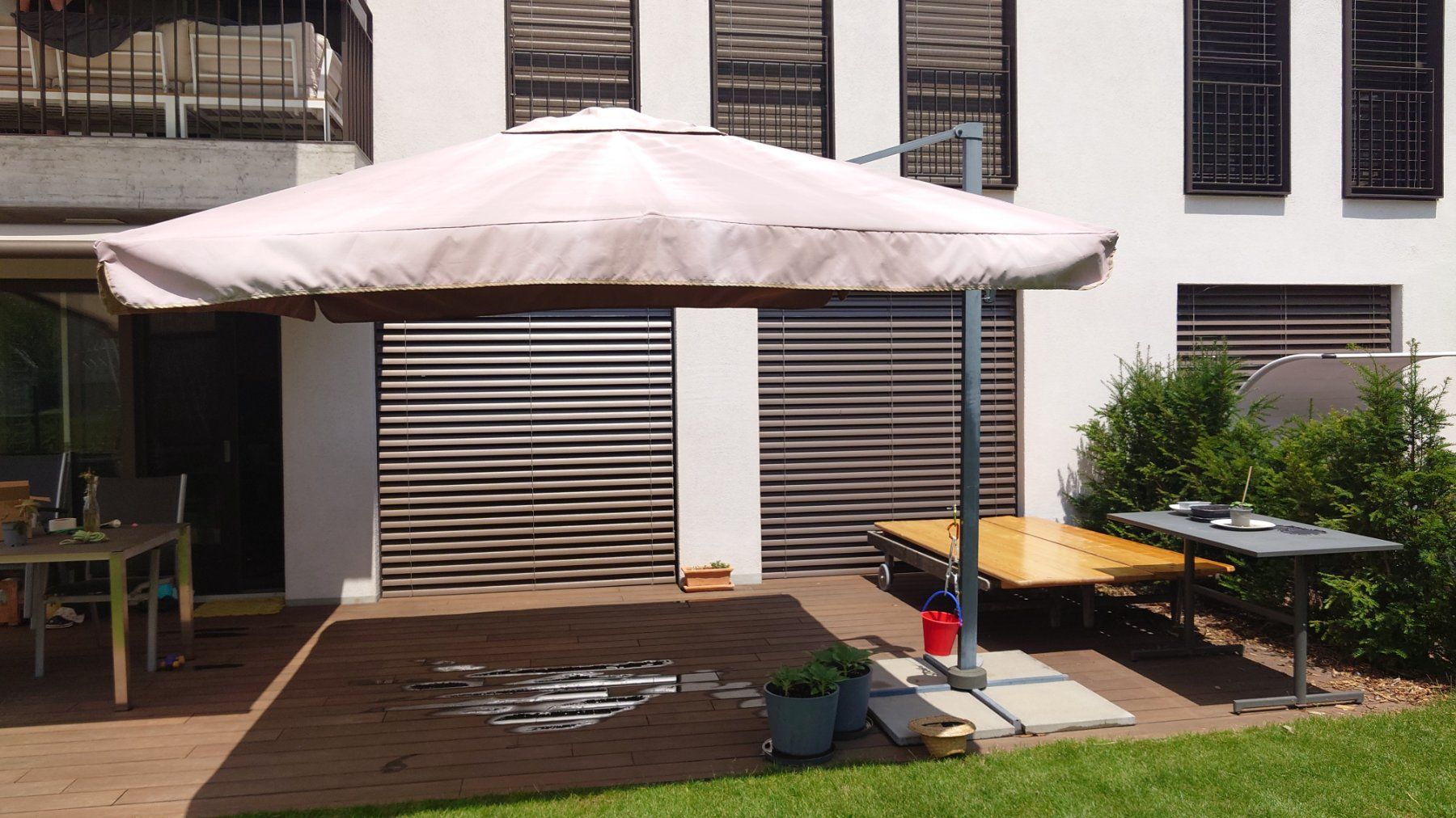 Sonnenschirme: Sonnenschirm – Gebraucht aus Chur von riChurdo