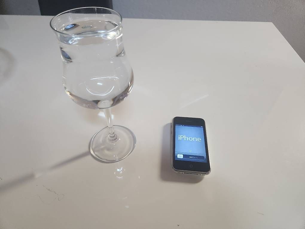 Portables: iPhone 3 16 GB Pour les collectionneurs  – D'occasion à Donneloye par ire_767q 3