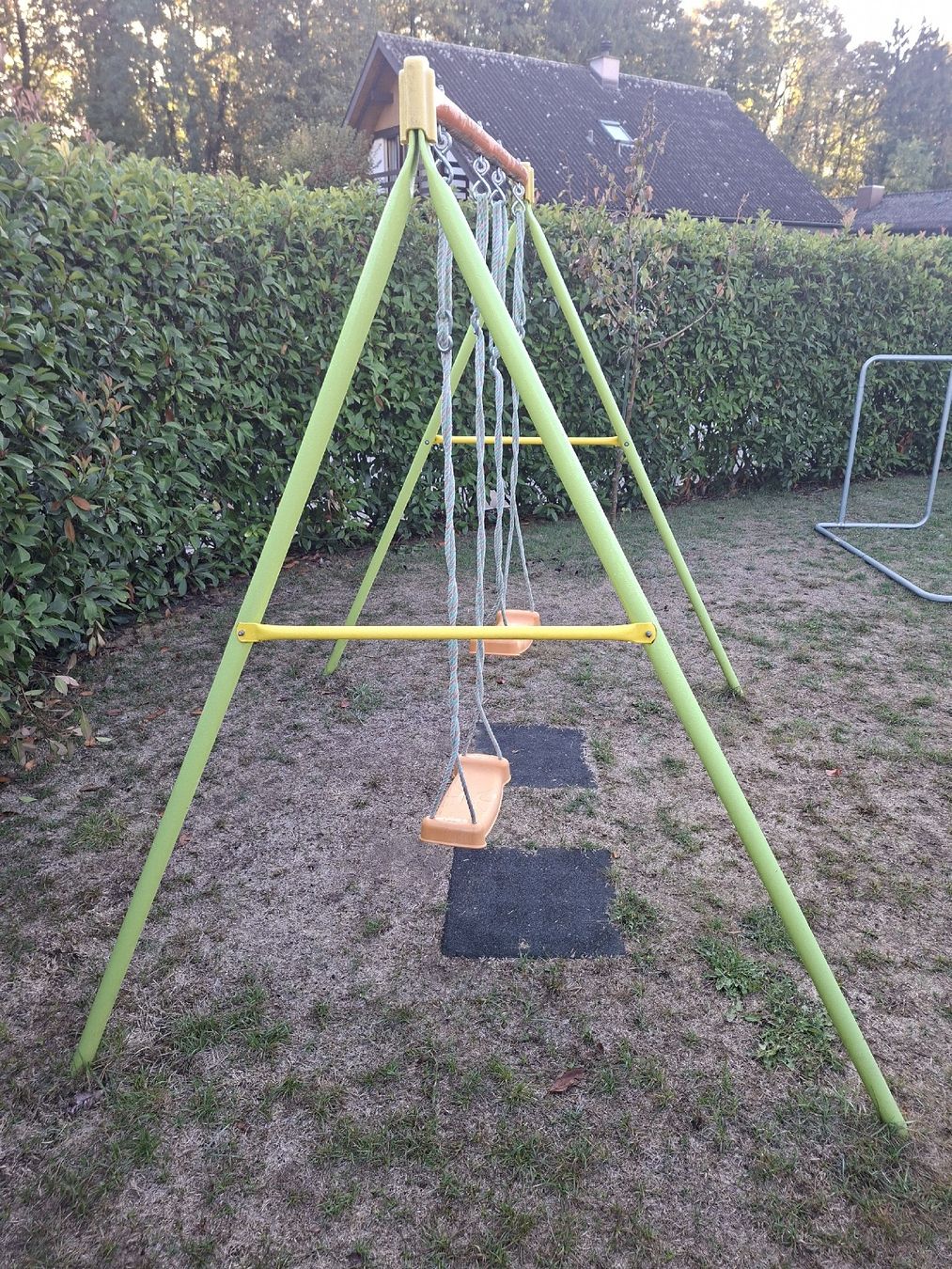 Altre altalene da giardino: Schaukel mit zwei Bodenplatten – Usato da Niedergösgen venduto da Gnoschi 1