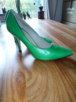 Neuwertige, grüne Leder Stilettos, von Noé, Grösse 39