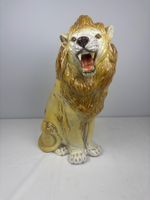 Löwen Figur aus Porzellan