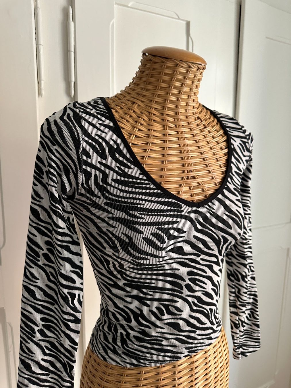 Stradivarius T-Shirts: STRADIVARIUS - Zebra Langarmshirt XS – Gebraucht aus Zürich von Diazaio 1