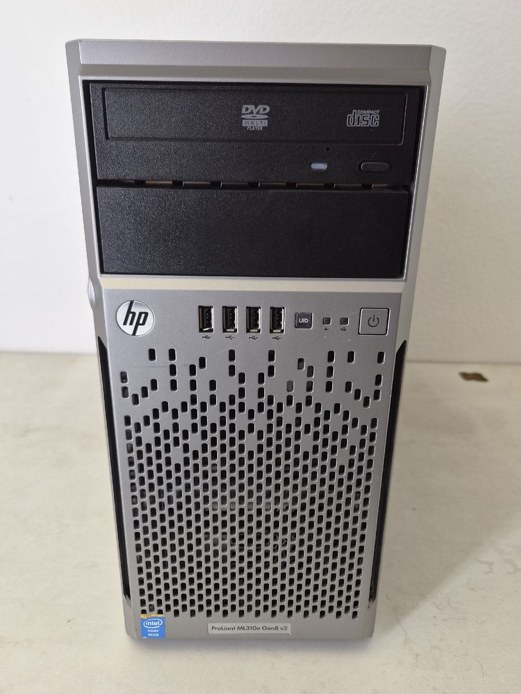 Hewlett Packard Server: HP ProLiant ML310e Gen8 v2, Intel Xeon,  – Gebraucht aus SCHAFFHAUSEN von Atami99 2