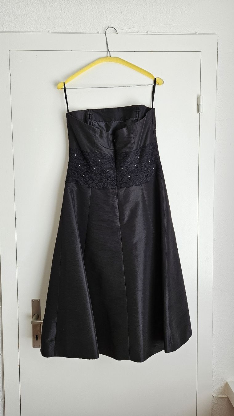 Vestiti: schwarzes Abendkleid, Grösse 38 – Usato da Chur venduto da 107Dalmatiner 1