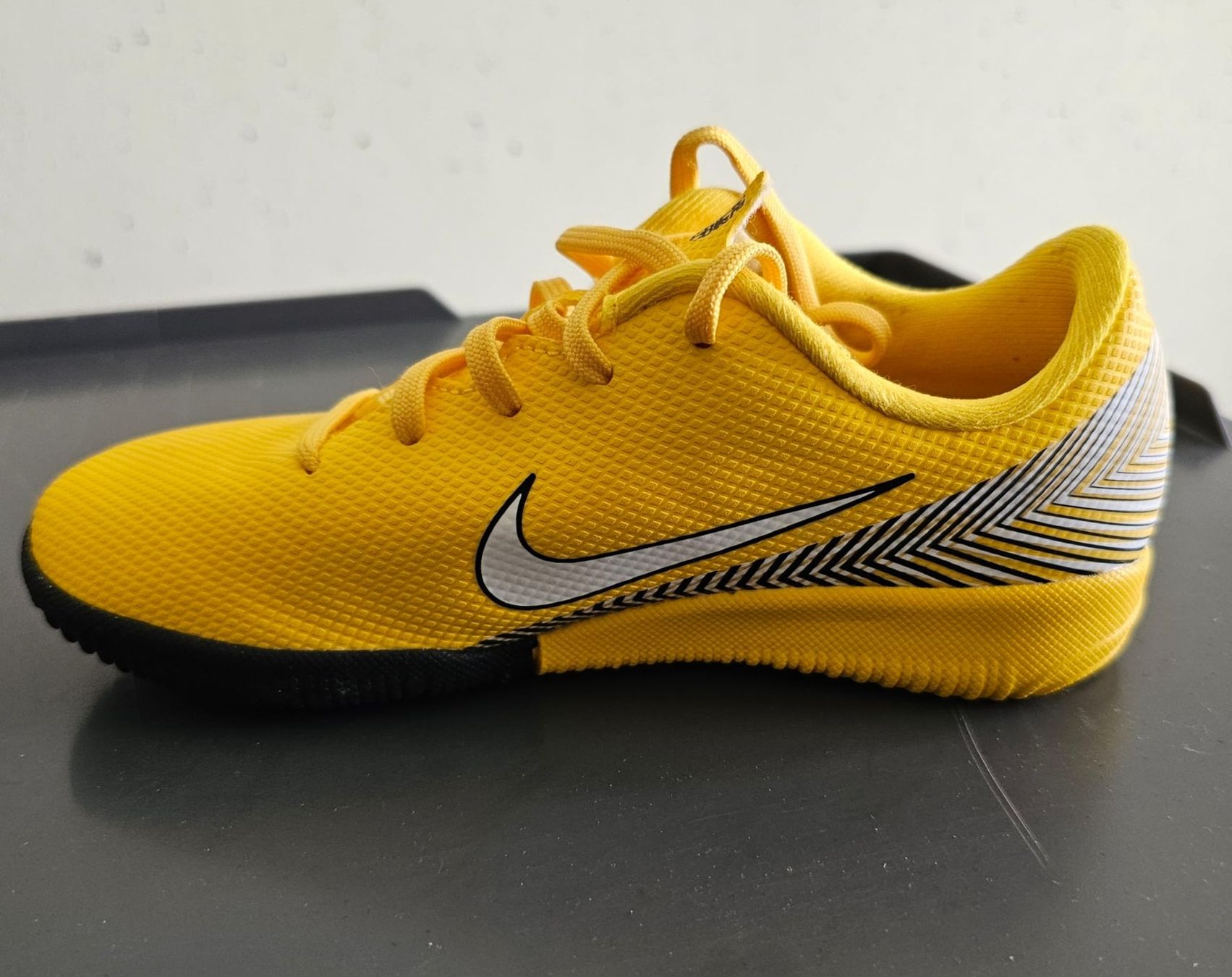 Nike Chaussures garçon: Hallen Schuhe – D'occasion à Triengen par Tiko011 2