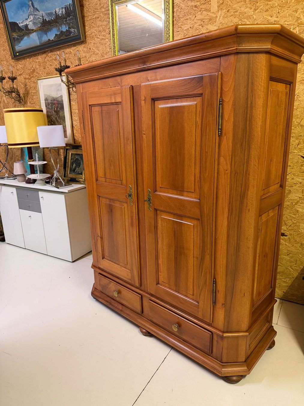 Armadi: Hallenschrank Nussbaum – Usato da Ebikon venduto da Berku 1