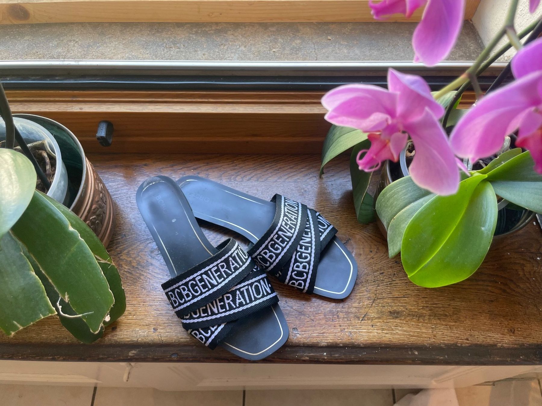Chaussures femmes: BCBGeneration flat summer sandals (38) – D'occasion à Genève par lailas_things 1