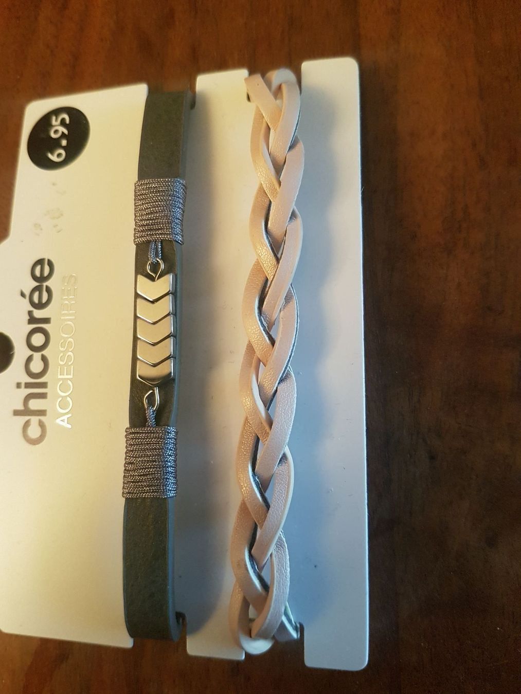 Bracciali & Braccialetti: 2 Armbänder, grau/beige, Lederoptik, – Nuovo (secondo la descrizione) da Oberengstringen venduto da Sheera7 2