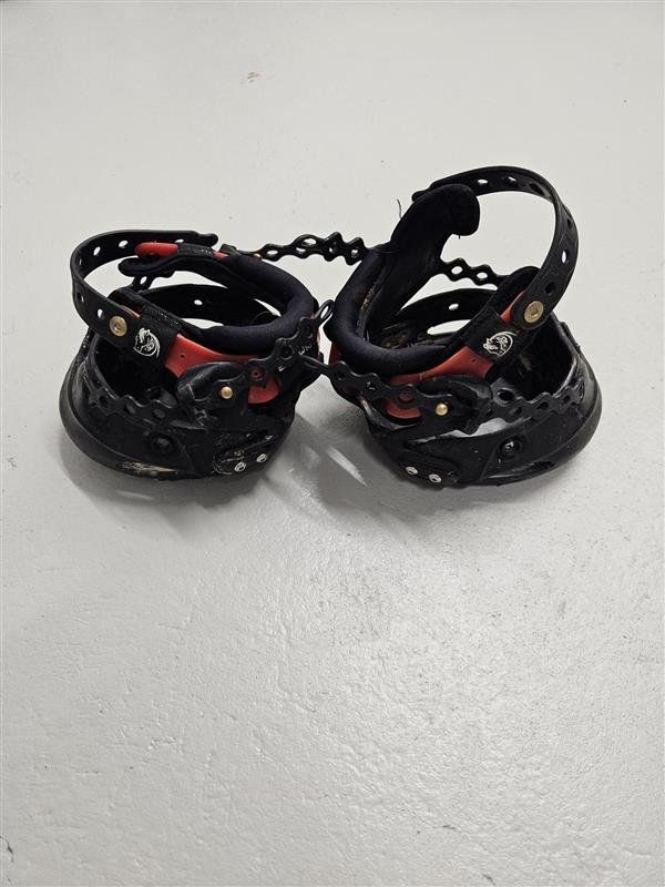 Scarpe per cavalli: Explora Magic Gr. 2, Winterspikes, fast neuwertig – Usato da Bronschhofen venduto da Nicolas19