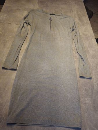 Robe près du corps taille M marque FB Sister