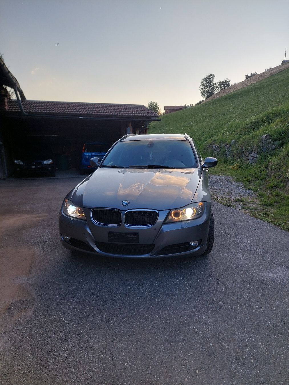 BMW Automobili: BMW 320d Touring xDrive – Usato da Pany venduto da J_05