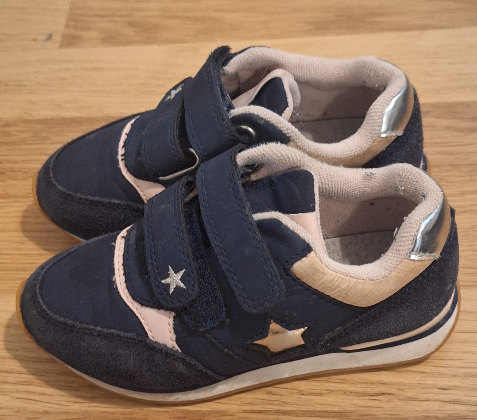 Schuhe für Mädchen: Baskets fille taille 29 – Gebraucht aus Yverdon-les-Bains von CelMt 1