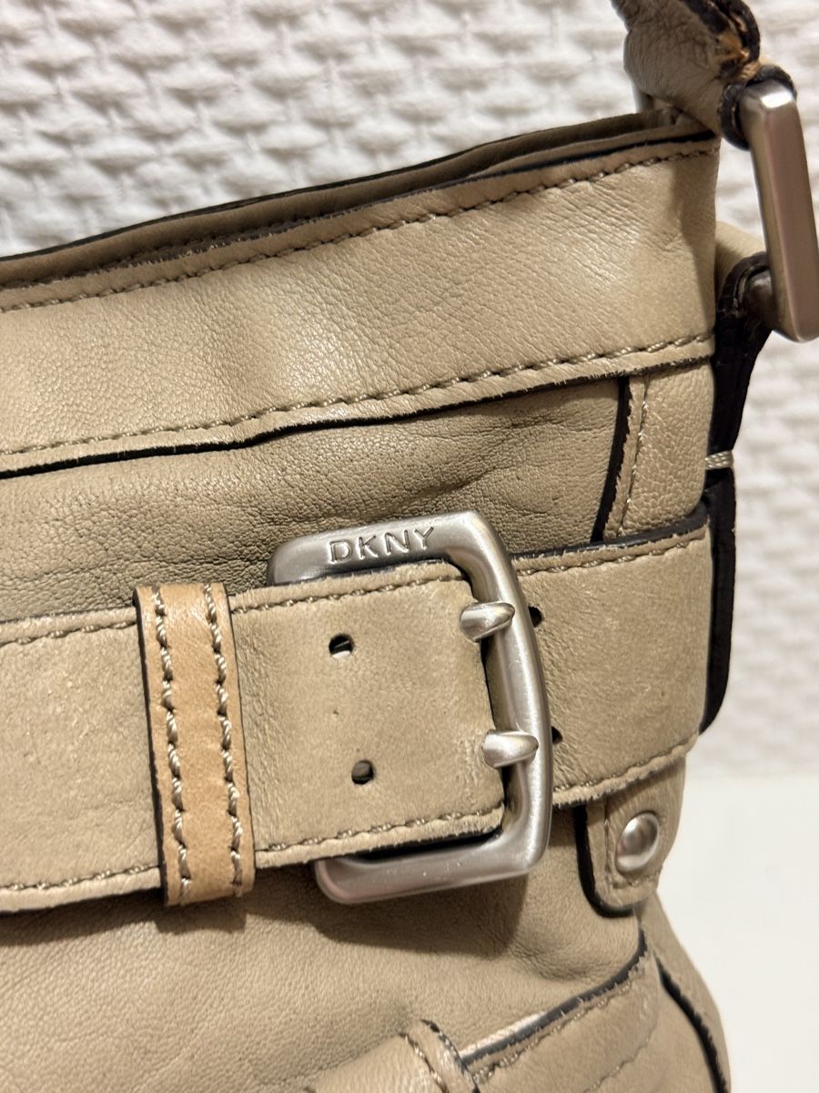 DKNY Sacs femmes: DKNY Leather One Strap Shoulder Bag y2k – D'occasion à Geneve par DarlingVintage 1