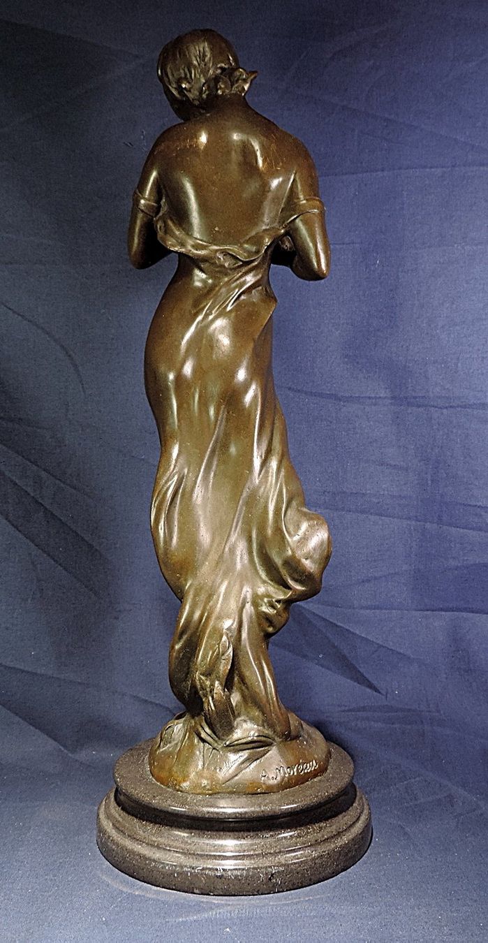Skulpturen & Statuen: Signierte Jugendstil Bronzefigur, Dame mit Taube – Gebraucht aus Duggingen von roterbambus 2