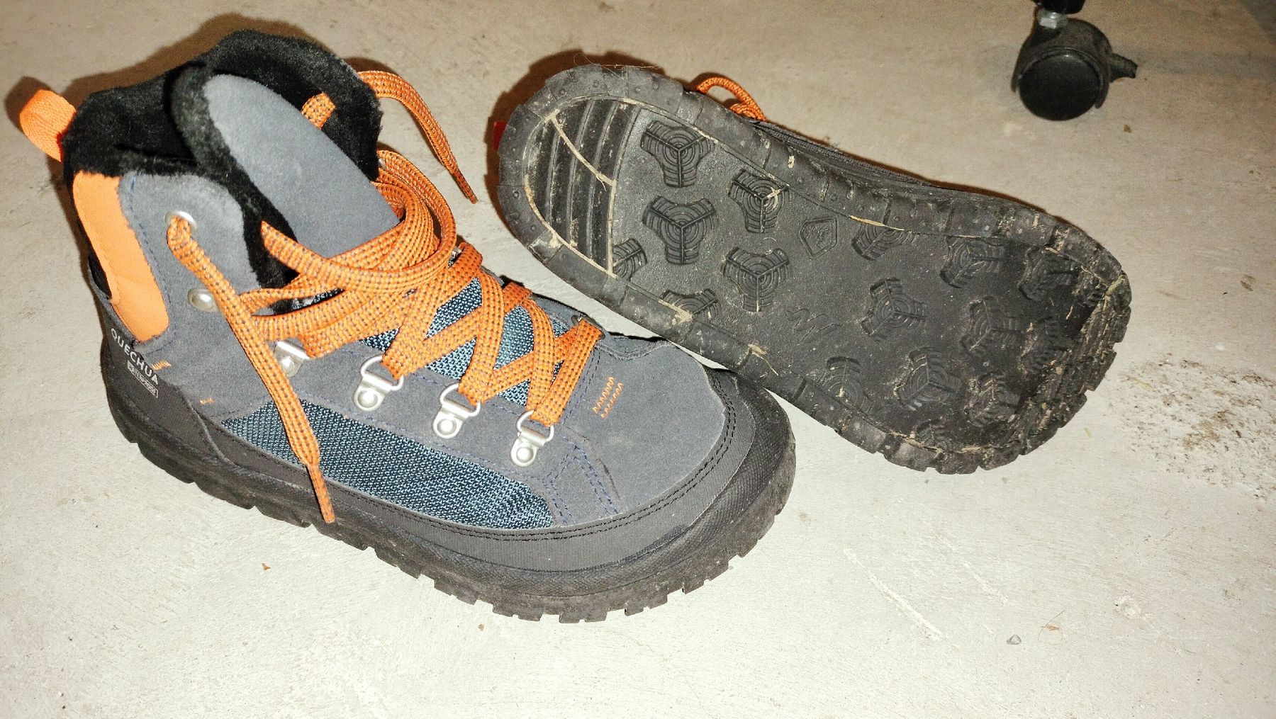 Decathlon Schuhe für Jungen: Chaussures Quechua taille 34 – Gebraucht aus Villars-sur-Glâne von Pilaune 1