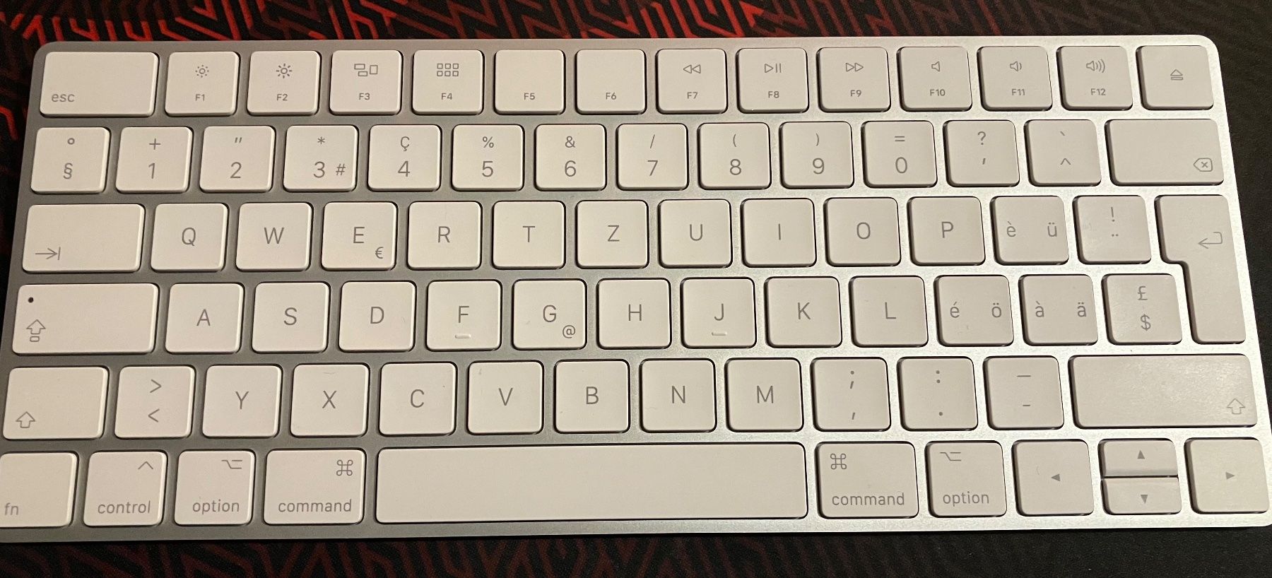 Apple Tastaturen: Apple Magic Keyboard CH (Schweizer Layout) – Gebraucht aus Winterthur von  2