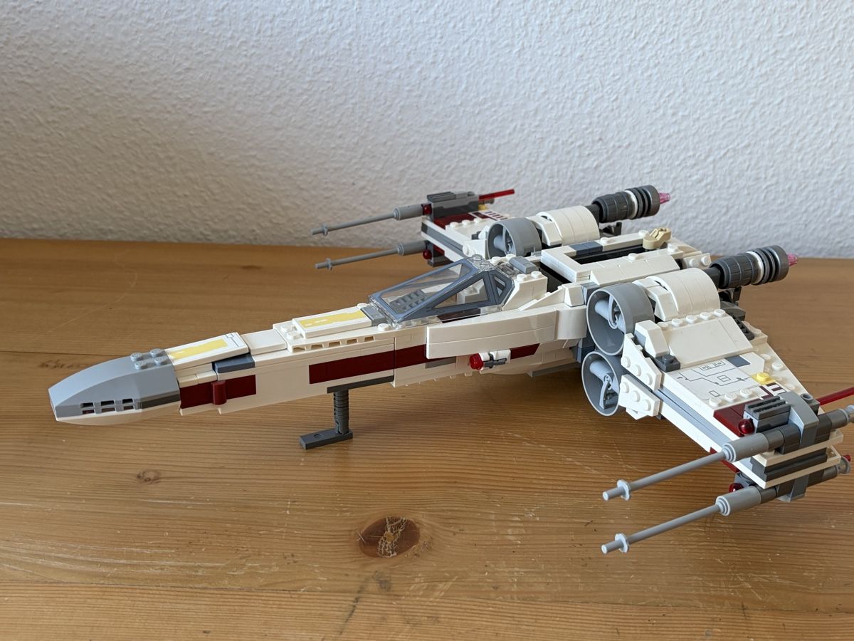 Lego Spielzeuge: Lego Star Wars X-Wing Starfighter + Figuren – Gebraucht aus Bern von Nik_Stock 2