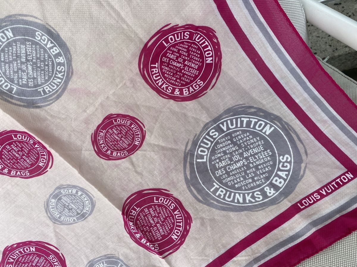 Louis Vuitton Foulards, Tücher & Schals: Foulard Louis Vuitton – Gebraucht aus Le Grand-Saconnex von pli_y8w9 1