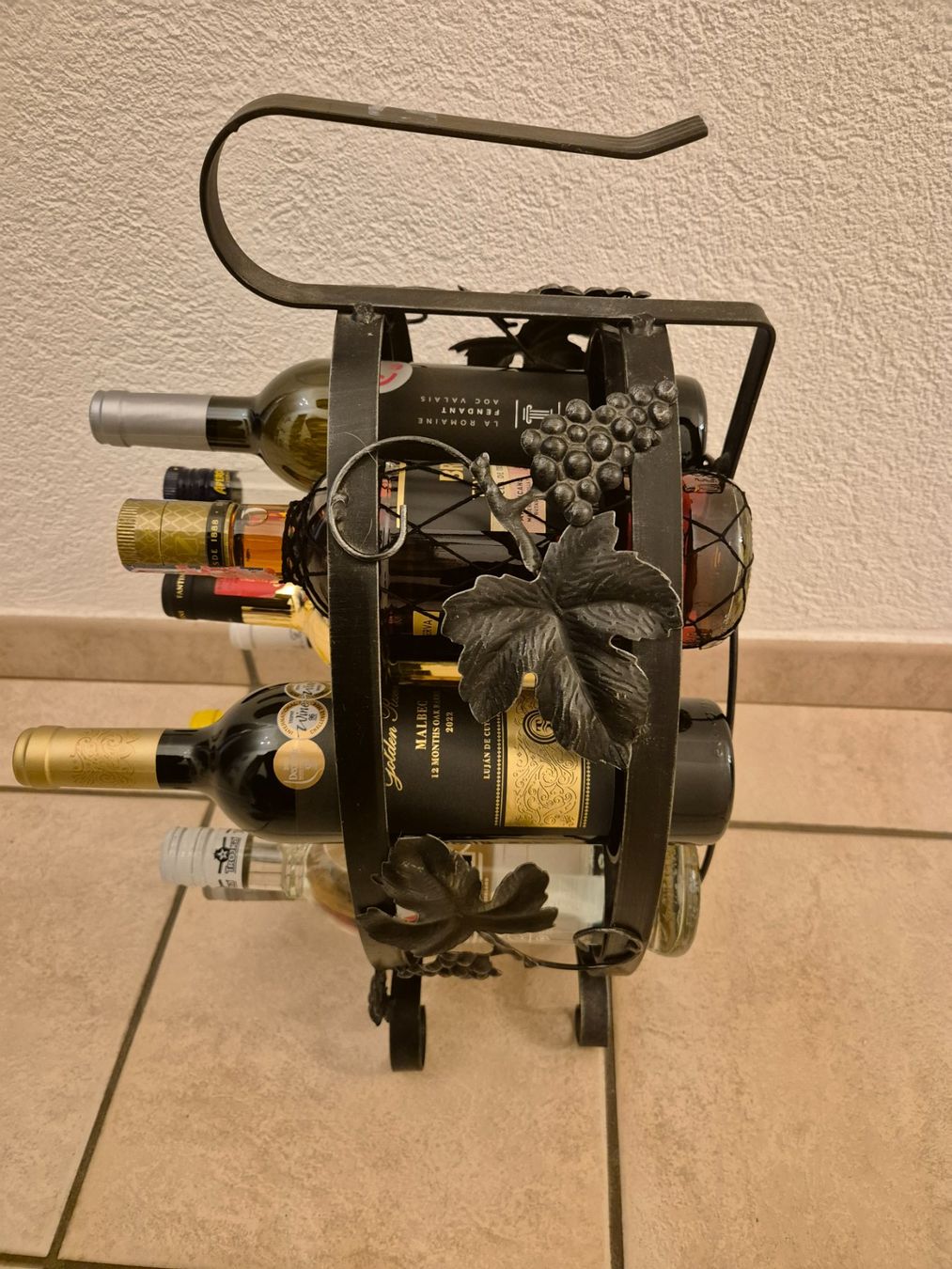 Portabottiglie: Porte bouteilles en fer forgé – Usato da Le Locle venduto da CHEGUA 5