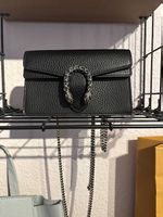 Neue Gucci Dynosus Super-Mini mit Kette