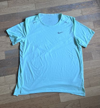 Funktionsshirt in Hellgrün Nike