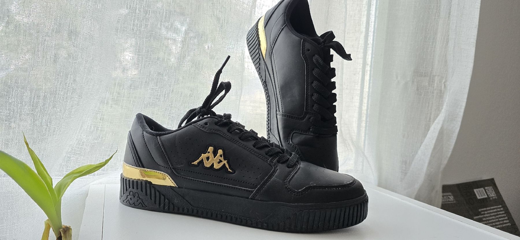 Kappa Damenschuhe: Baskets Kappa noires et dorées – Neu und originalverpackt aus Céligny von Cheyenne1991 2