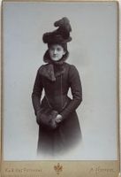 Kabinettfoto K.u.K-Hofphotograph Huber Wien, Frau, Hut, Pelz
