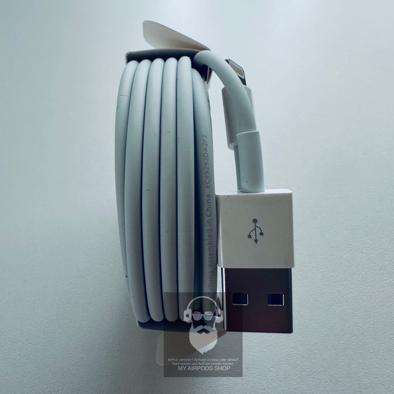 Apple Cavi: Original Apple USB auf 8pin Lightning Kabel 2Meter Fabrikneu – Nuovo e nell'imballaggio originale da Basel venduto da MY.AIRPODS.SHOP 1