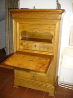 Secrétaire et commode avec beaucoup d'espace de rangement