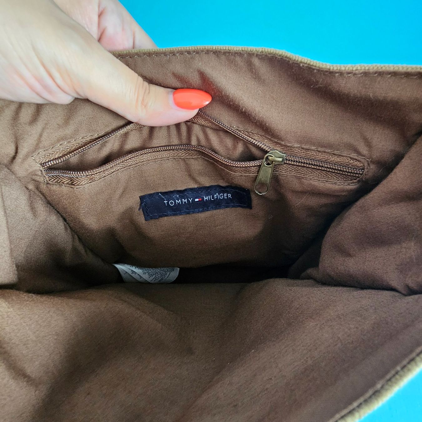 Tommy Hilfiger Taschen: ***TOMMY HILFIGER ***Umhängetasche leder – Gebraucht aus Bronschhofen von Xena37 7