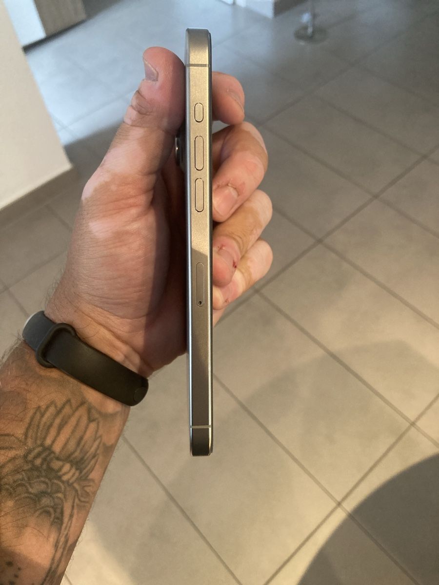 Apple Telefoni cellulari / Smartphones: iPhone 15 pro Max 256gb titane naturel – Nuovo (secondo la descrizione) da Muraz (Collombey) venduto da Tiagoveiga20 2