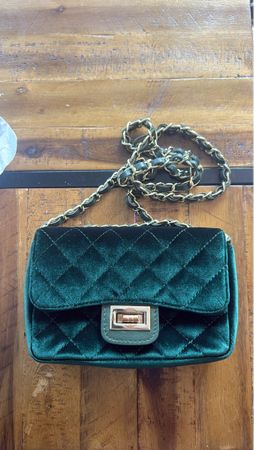 Quilted Velvet Handbag Green with Chain Strap