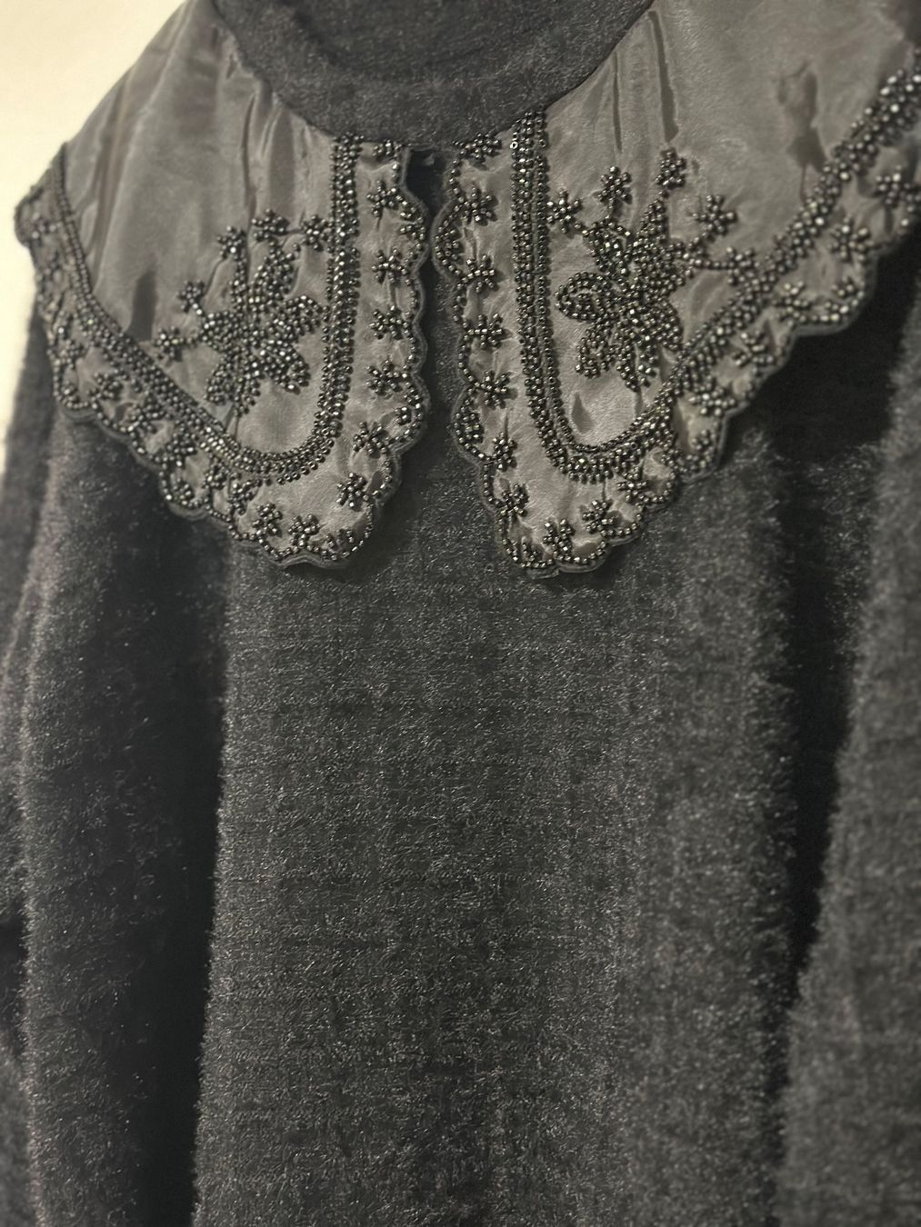 Maglioni & Felpe: Schwarzer Strickpullover mit wunderschönem spezial Kragen – Nuovo (secondo la descrizione) da Ebikon venduto da zrg_vv7h 3