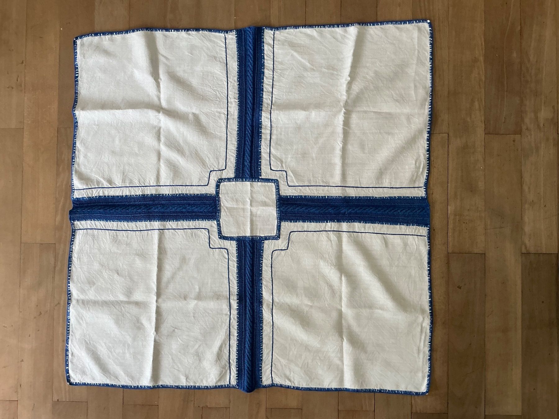 Altra biancheria da tavola: Wunderschöne Tischdecke, Handarbeit, blau/weiss, Top! – Usato da Muttenz venduto da bar_ws7n