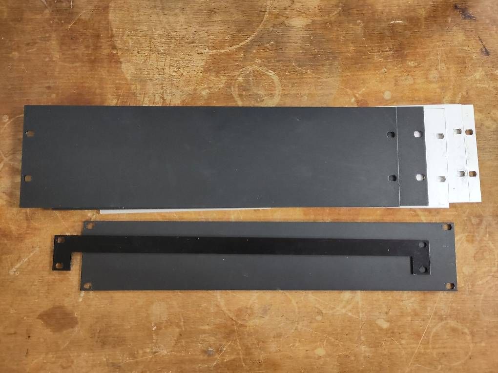 Racks & Ständer: 7 Rackblenden gebraucht – Gebraucht aus Zürich von Roessler0 1