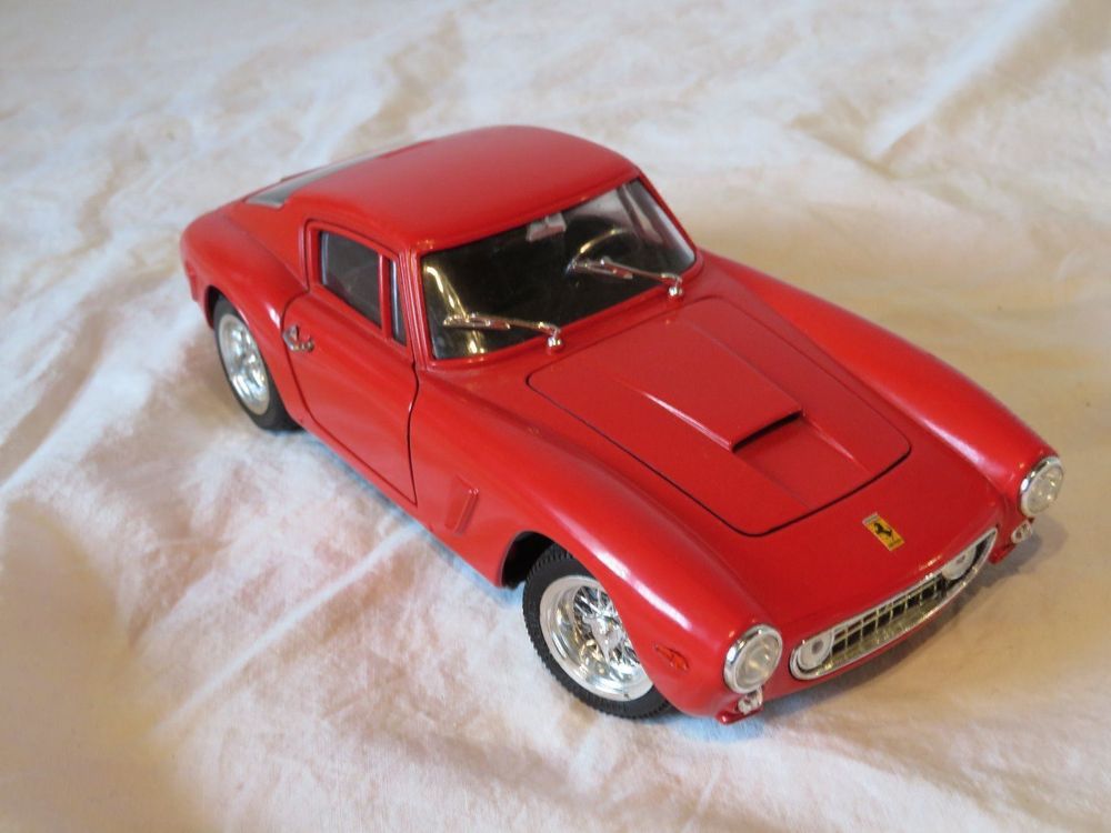 Ferrari 250 GT SWB Berlinette 1961 Rouge – 1/18 Jouef Evolution, état Excellent